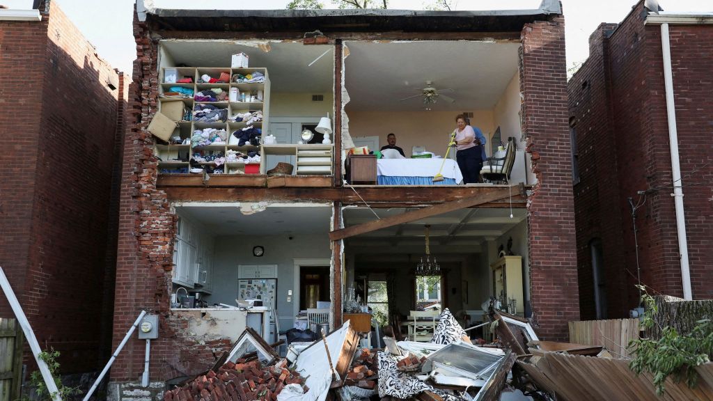 ‘Mass casualty event’ declared as tornadoes hit Kentucky and Missouri | US News | Sky&nbsp;News